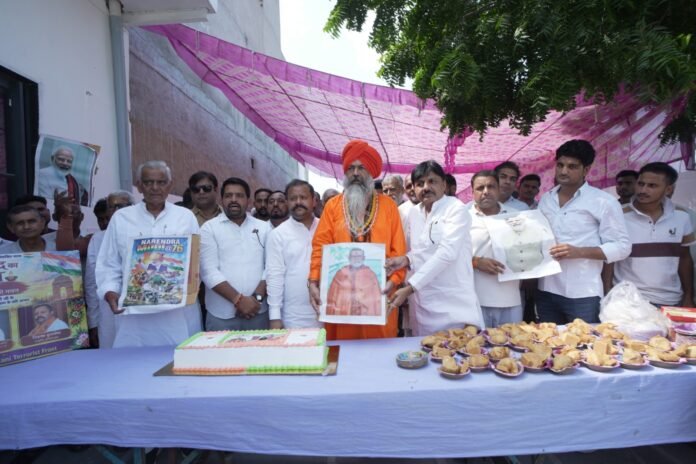 पीएम मोदी के 76वें जन्मदिन पर अलीगढ़ में कार्यक्रम और प्रार्थना
